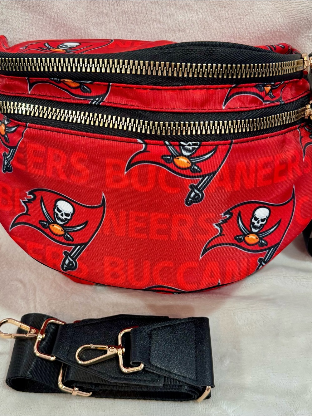 New Tampa Bay Buccaneers Red Logo Crossbody Bum Bag w/ long strap size inclusive